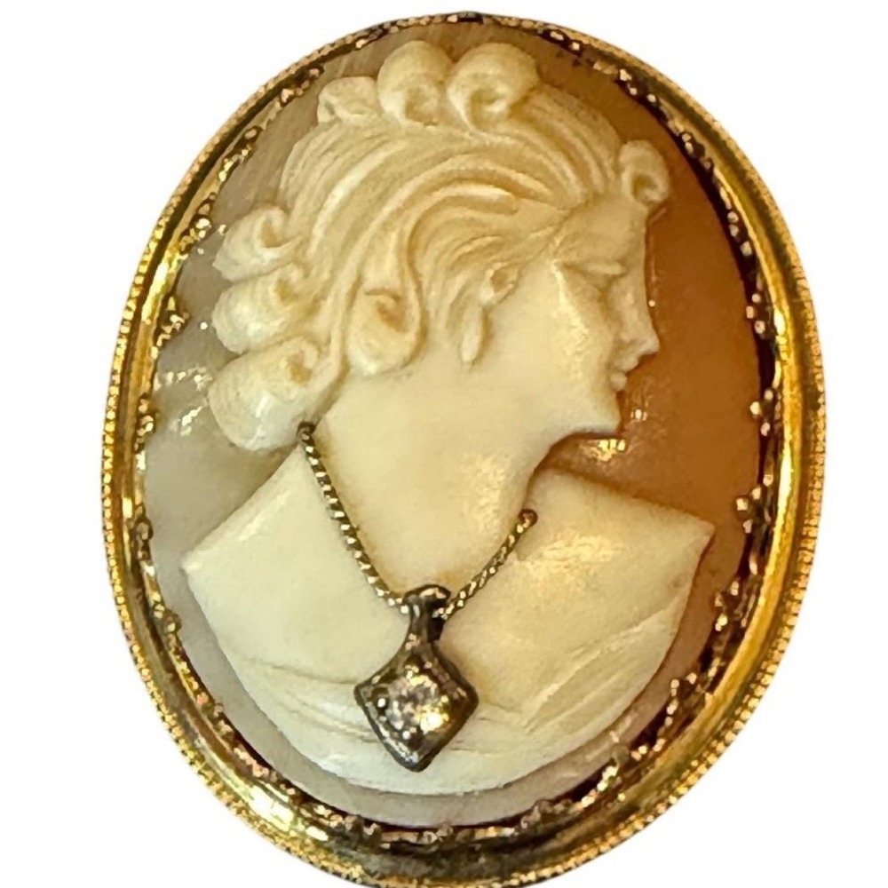 Simmons Vintage Shell Cameo Brooch Gold Tone Pendant Woman Portrait Pin